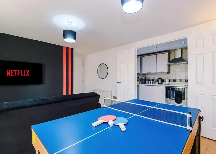 Comfy 2 Bedroom Apartment In Central Manchester, Pool Table And Ps4